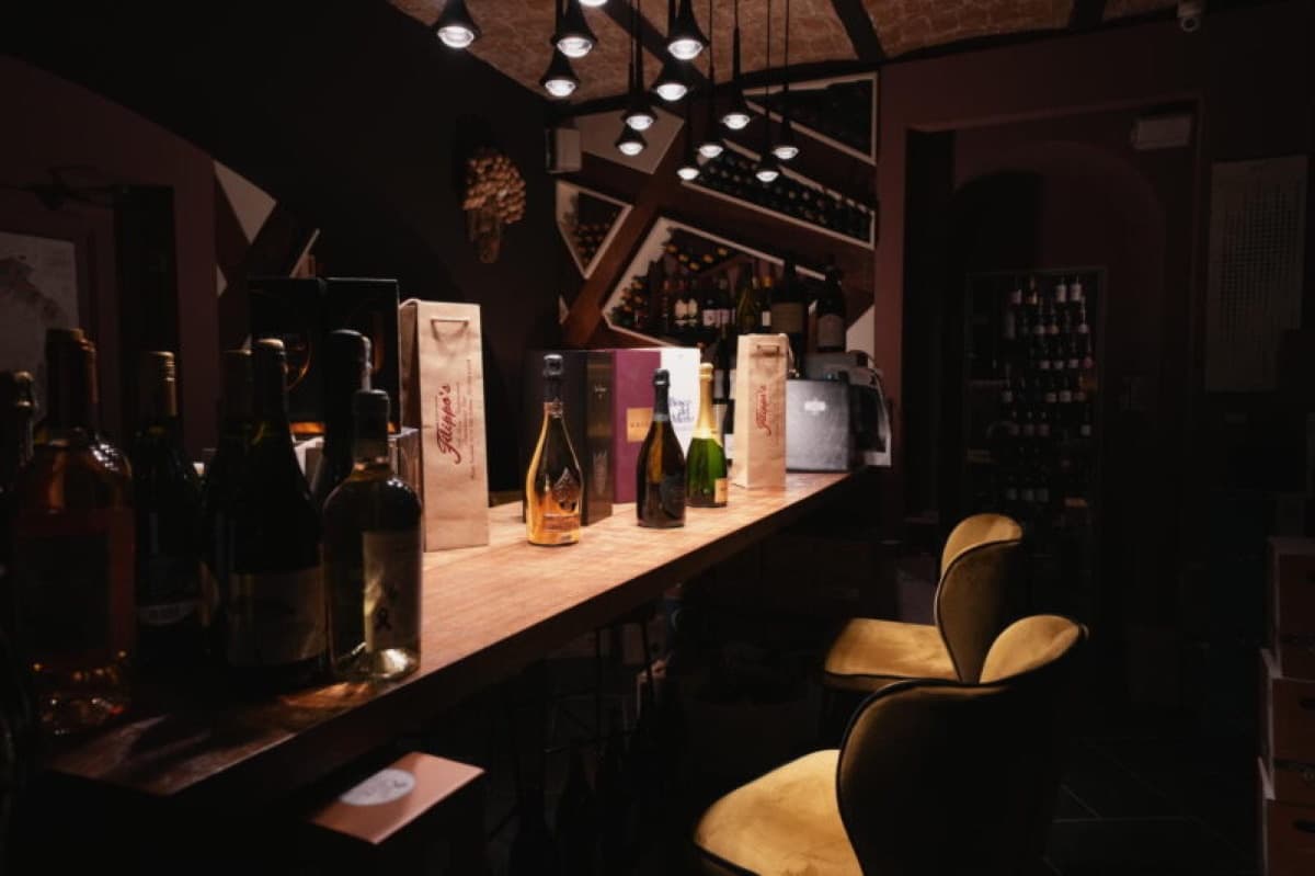 Il bancone dell'enoteca
