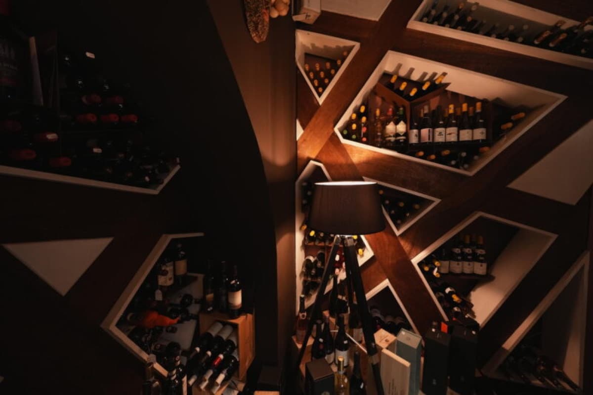 Dettaglio della cantina a losanghe